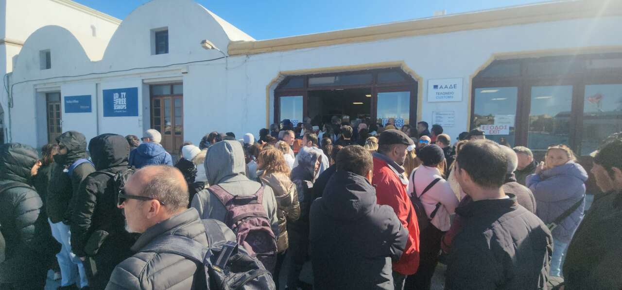 Yunan Adalarında Yeni Sistem Uzun Kuyrukları Beraberinde Getirdi 7